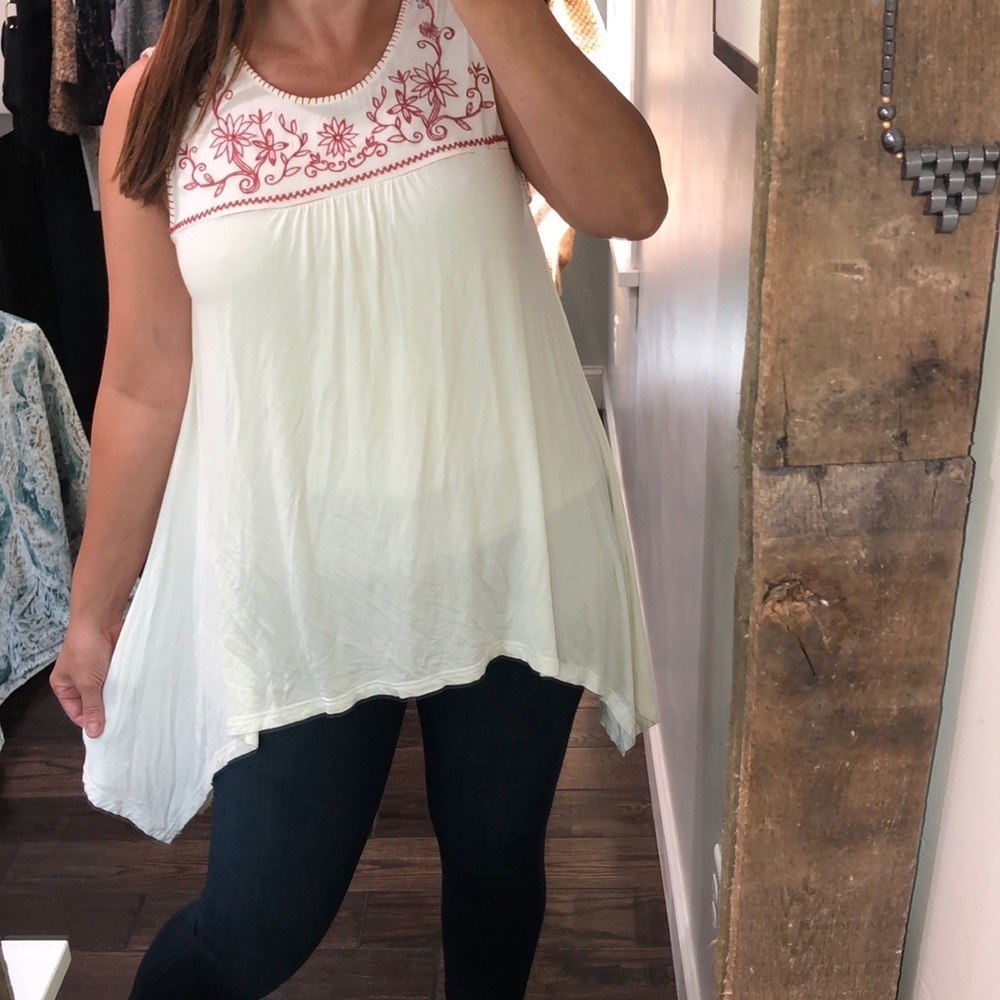 POL medium oversized cream floral embroidered top - Picture 2 of 6